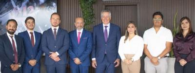 Diego Lainz, junto a representantes del CNE, FUNIBER y la Cámara Oficial Española de Comercio de Guatemala